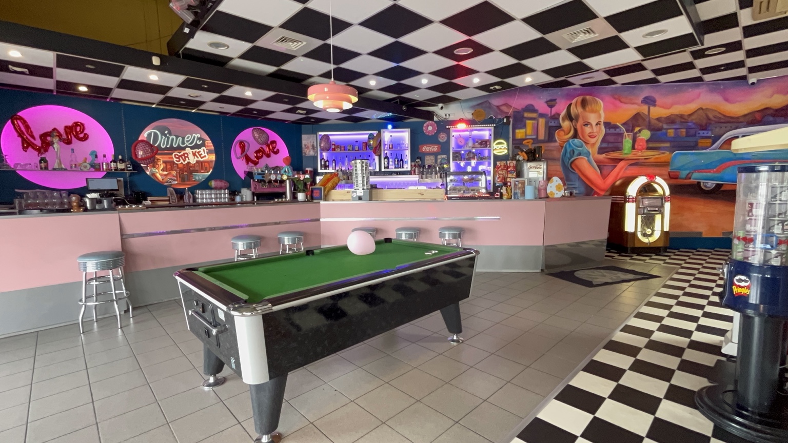 L’American Diner et la pin-up du Strike Bowling à Pamiers